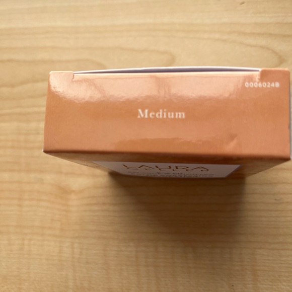 Laura Geller Baked Balance-N-Brighten Color Correcting Foundation - Medium NIB - Picture 2 of 5